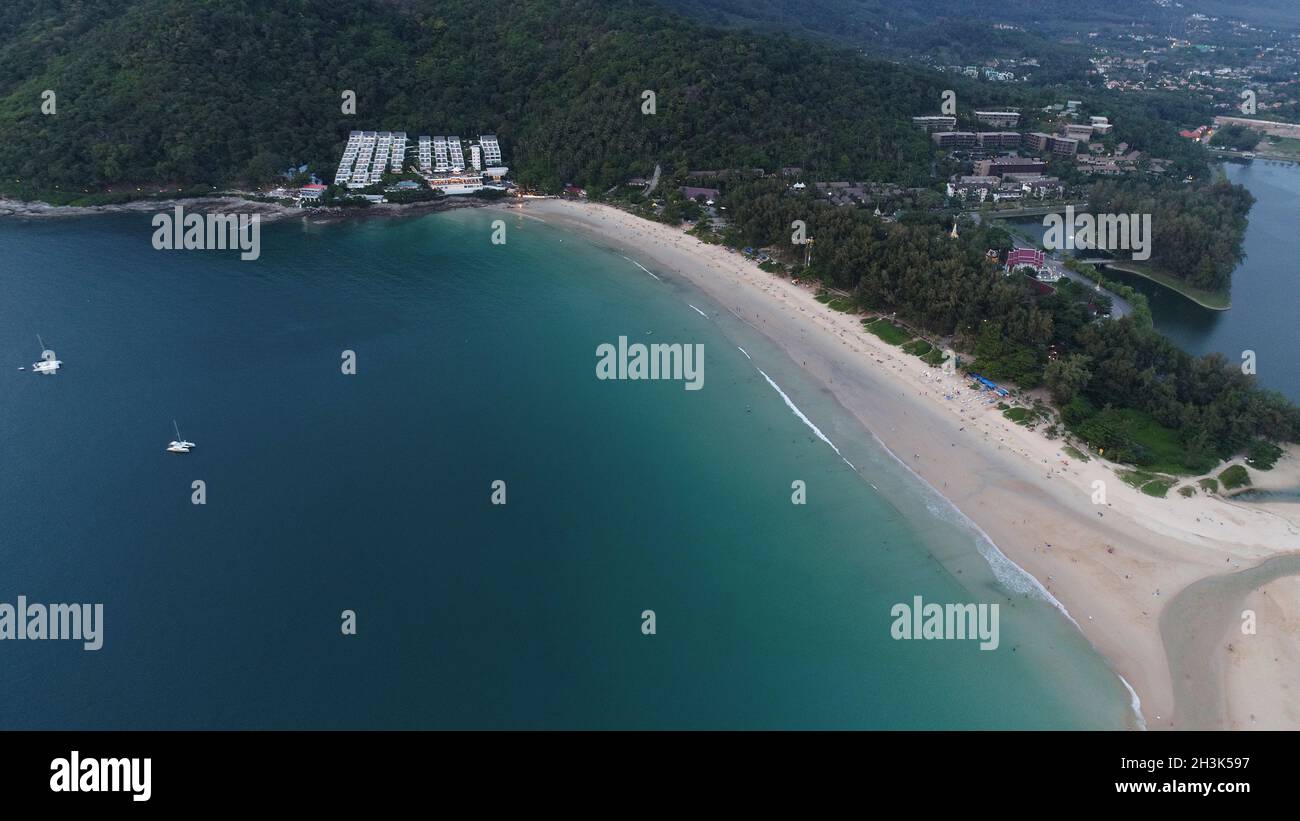 Vista aerea della spiaggia esotica a Phuket Foto Stock