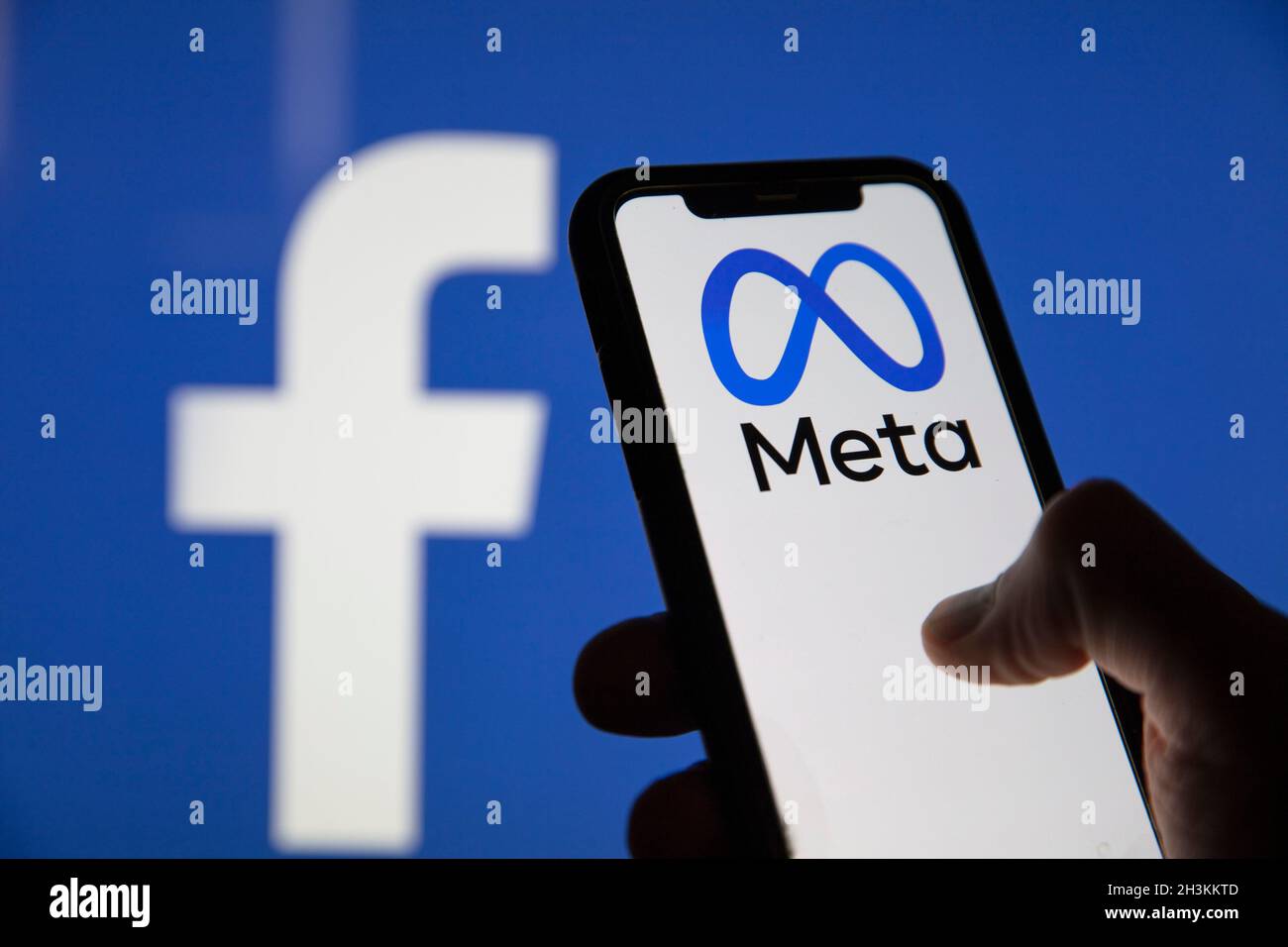 LONDRA, Regno Unito - Ottobre 2021: La società di social media di Facebook cambia il suo nome aziendale in Meta Foto Stock