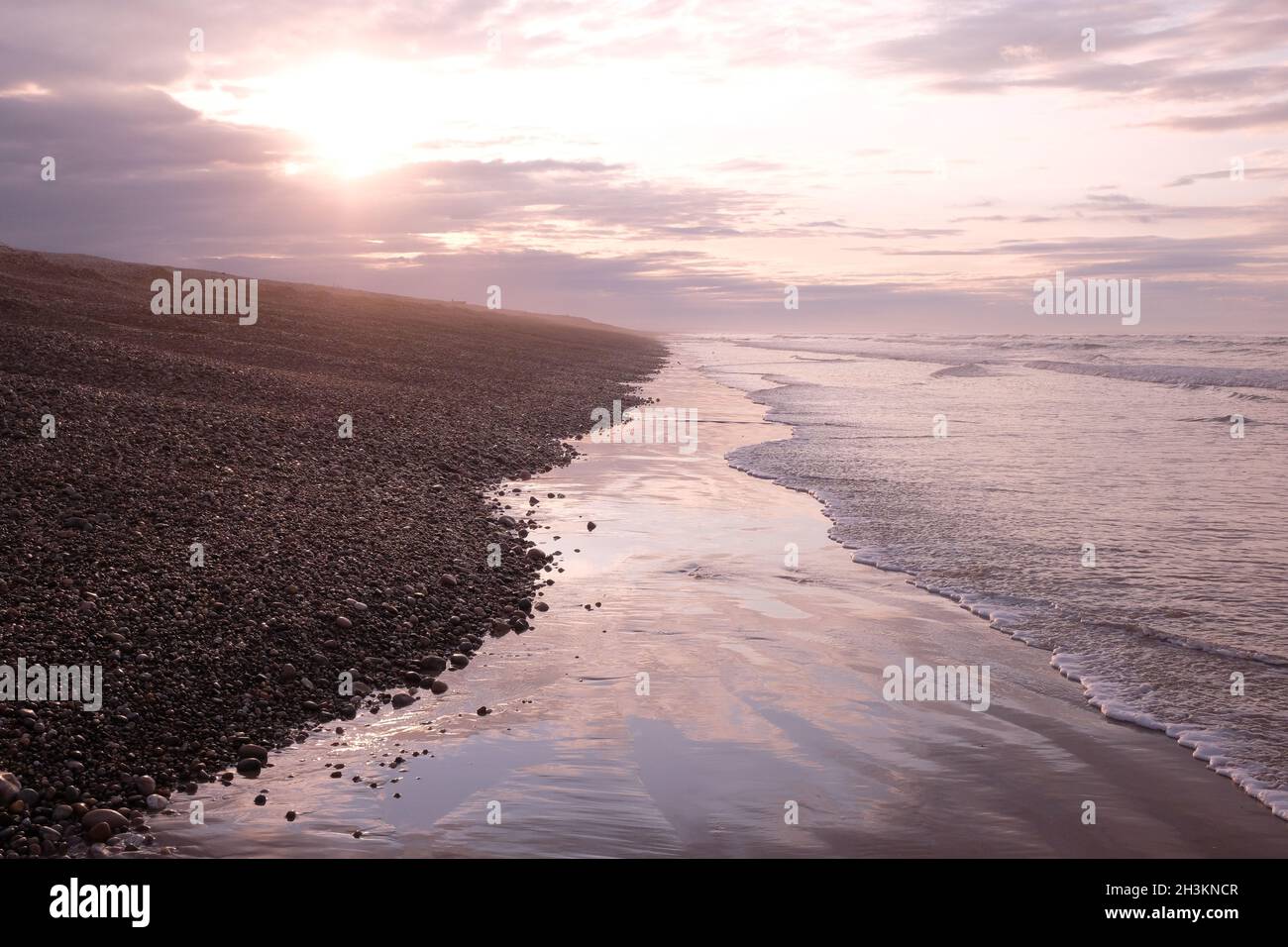 Bassa marea con sole tramontare alla baia di Spey Foto Stock
