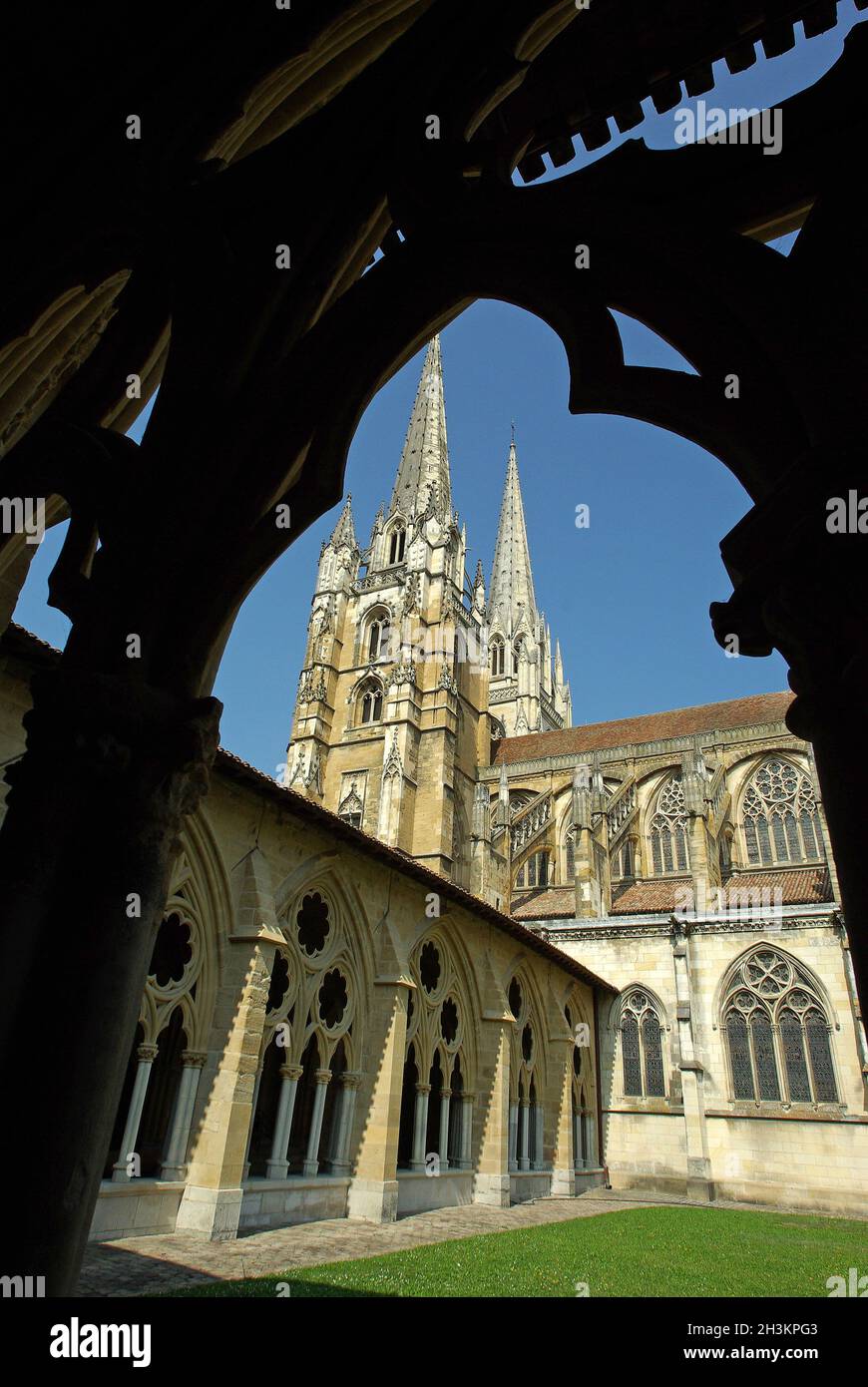 FRANCIA. PIRENEI ATLANTICI (64) PAESI BASCHI FRANCESI. CATTEDRALE DI BAYONNE Foto Stock