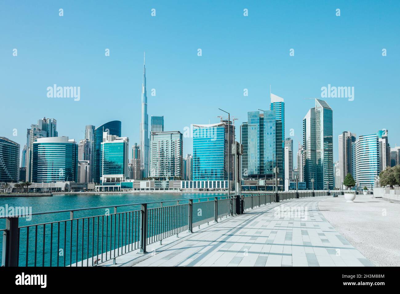 Vista diurna dello skyline della Business Bay, Dubai, Emirati Arabi Uniti Foto Stock