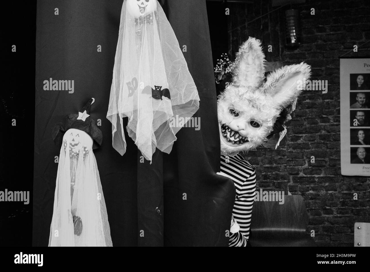Bantry, West Cork, Irlanda. 29 ottobre 2021. Venerdì scorso, la Bantry Business Association ha ospitato uno Spooky Dress Up Day in Bantry. Credit: Karlis Dzjamko/Alamy Live News Foto Stock
