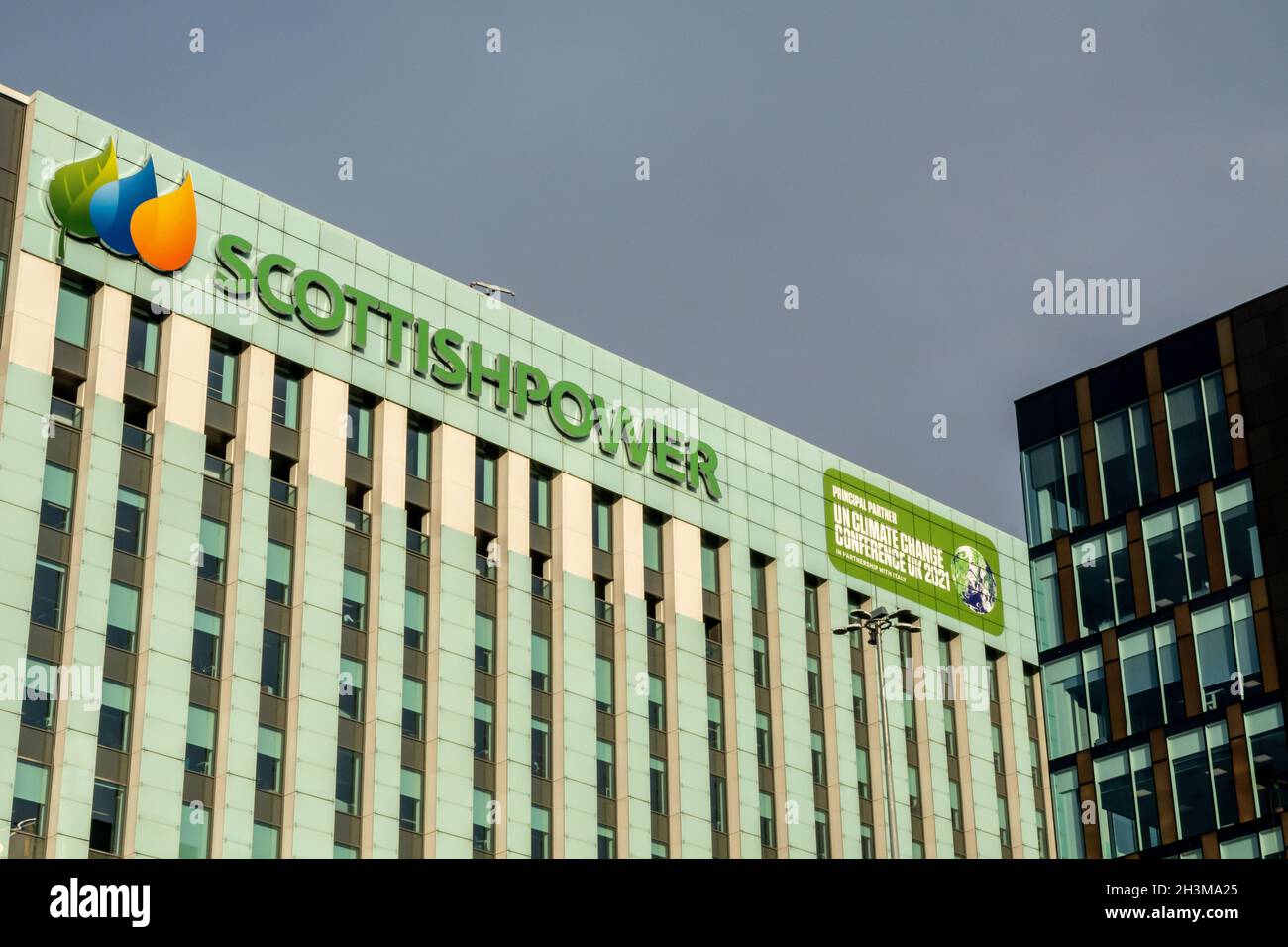 La sede della Scottish Power a St Vincent Street nel centro di Glasgow con il logo nella parte superiore dell'edificio Foto Stock