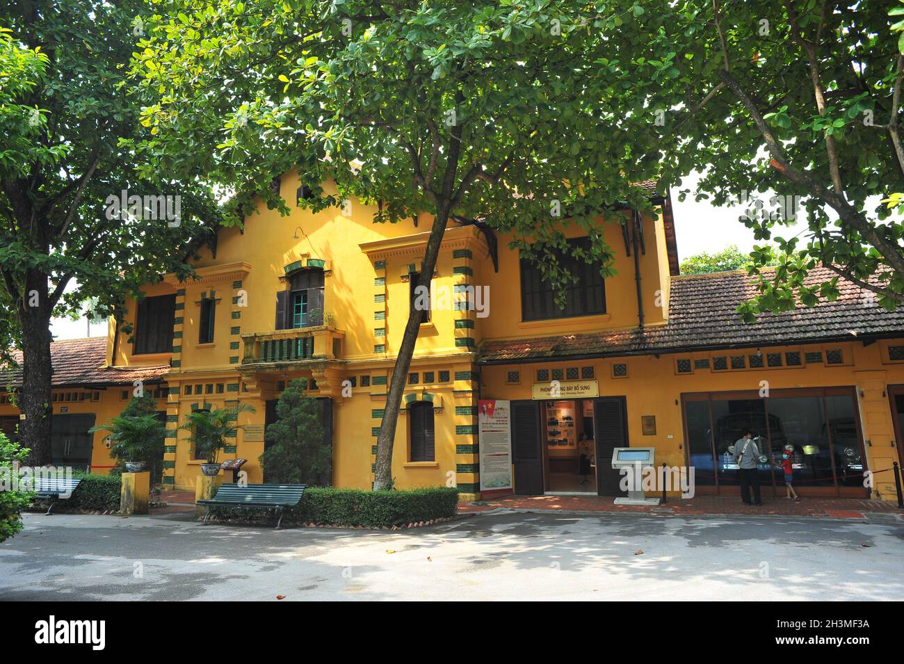 Architettura coloniale francese nella città di Hanoi Foto Stock