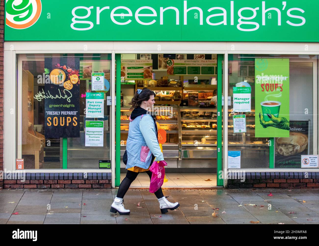Greenhalgh's Advertising for Recruitment, assunzione di personale di vendita, cibo pane negozio posti vacanti nel centro di Preston, Regno Unito Foto Stock