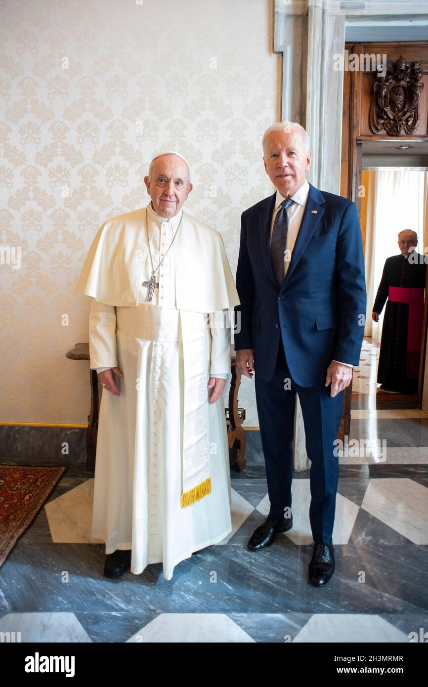 Papa Francesco incontra il Presidente degli Stati Uniti Joe Biden durante un'udienza privata in Vaticano, 29 ottobre 2021 a Città del Vaticano, Roma Italia. FOTO SOLO PER USO EDITORIALE!!! Foto Stock