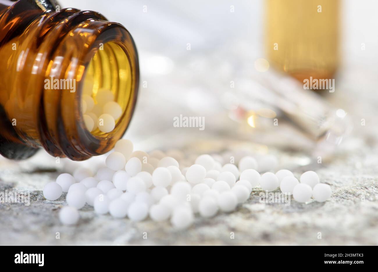 Medicina alternativa con le pillole di erbe ed omeopatiche Foto Stock