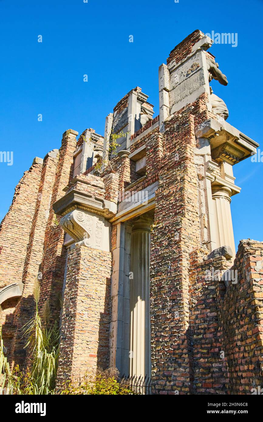 Verticale di grandi mattoni e rovine di pietra dell'Indiana Foto Stock