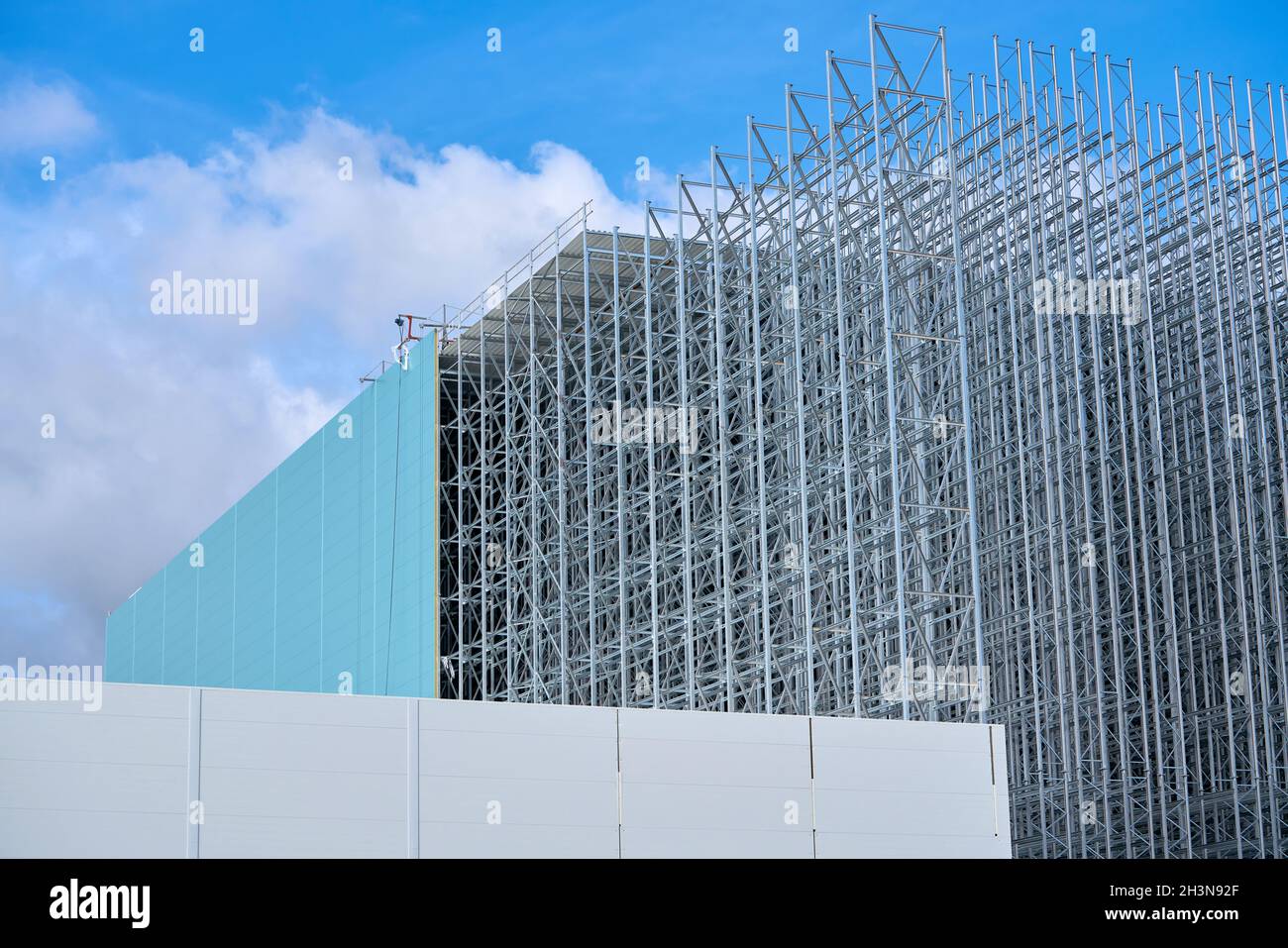 Cantiere di un nuovo magazzino ad alto magazzino in un settore industriale Tenuta a Magdeburgo in Germania Foto Stock