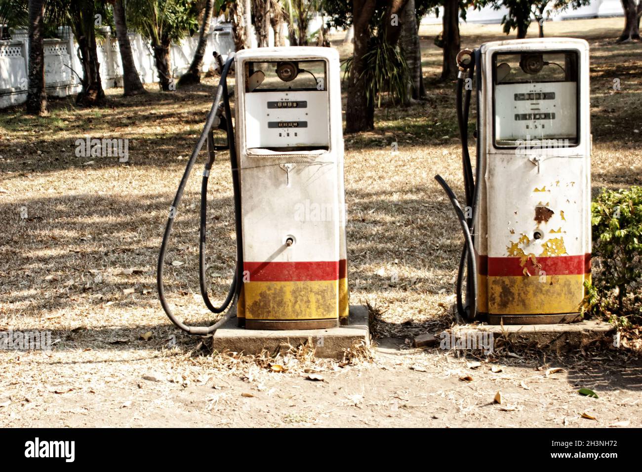 Impianto di rifornimento di carburante vintage dall'Asia Foto Stock