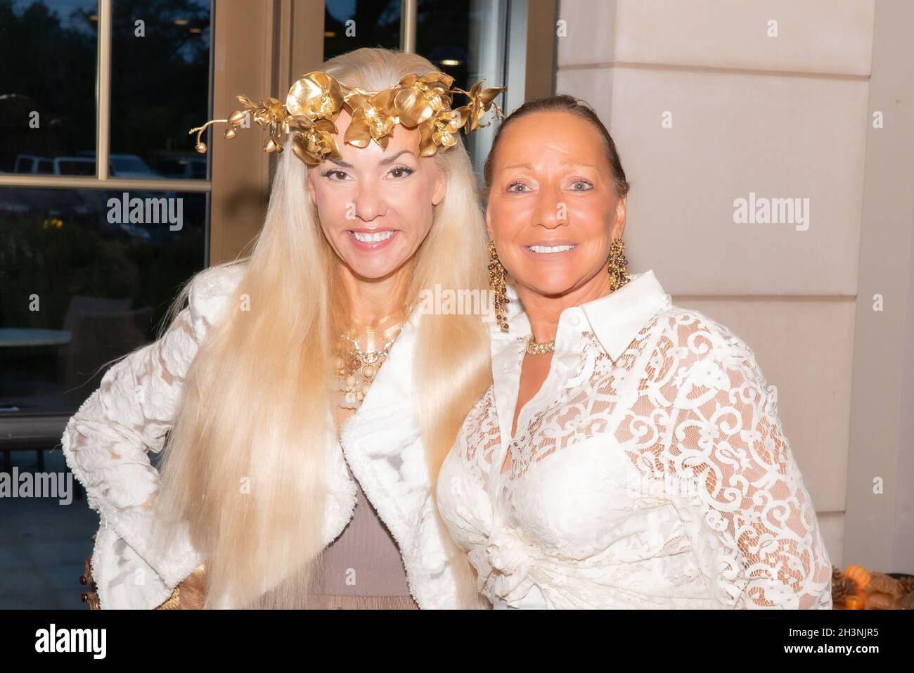 Luciana Pampalone e Demetra Mattone partecipano a Dan's Papers Power Women of the East End Awards alle Muses di Southampton, NY il 28 ottobre 2021 (Foto di David Warren /Sipa? USA) Credit: Sipa USA/Alamy Live News Foto Stock