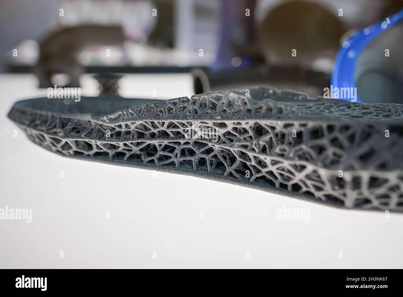 scarpa stampata in polimero 3d o suola per calzature, vista dettagliata laterale Foto Stock