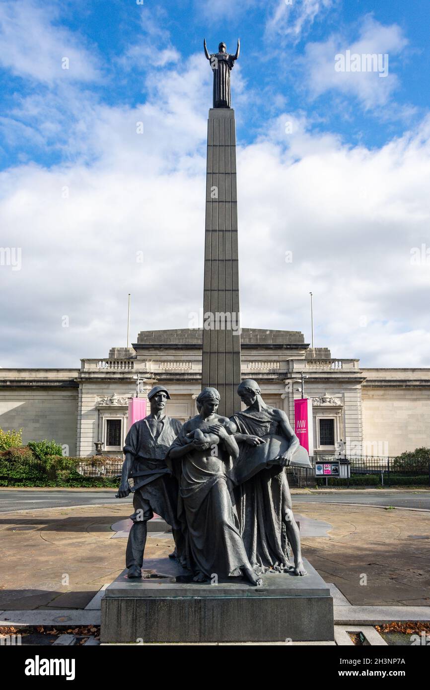 The Leverhulme Memorial, obelisque and Lady Lever Art Gallery, Queen Mary's Drive, Port Sunlight, Wirral, Merseyside, Inghilterra, Regno Unito Foto Stock
