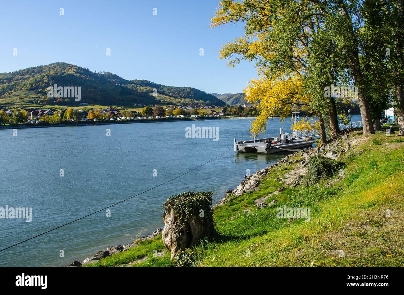 Dürnstein, una piccola cittadina sul Danubio nel distretto di Krems-Land, è una delle destinazioni turistiche più visitate della regione di Wachau. Foto Stock
