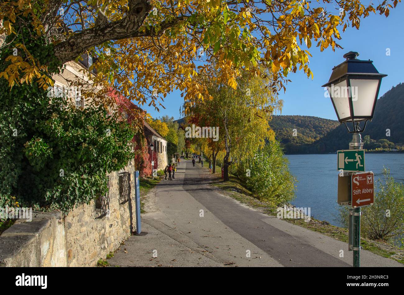 Dürnstein, una piccola cittadina sul Danubio nel distretto di Krems-Land, è una delle destinazioni turistiche più visitate della regione di Wachau. Foto Stock