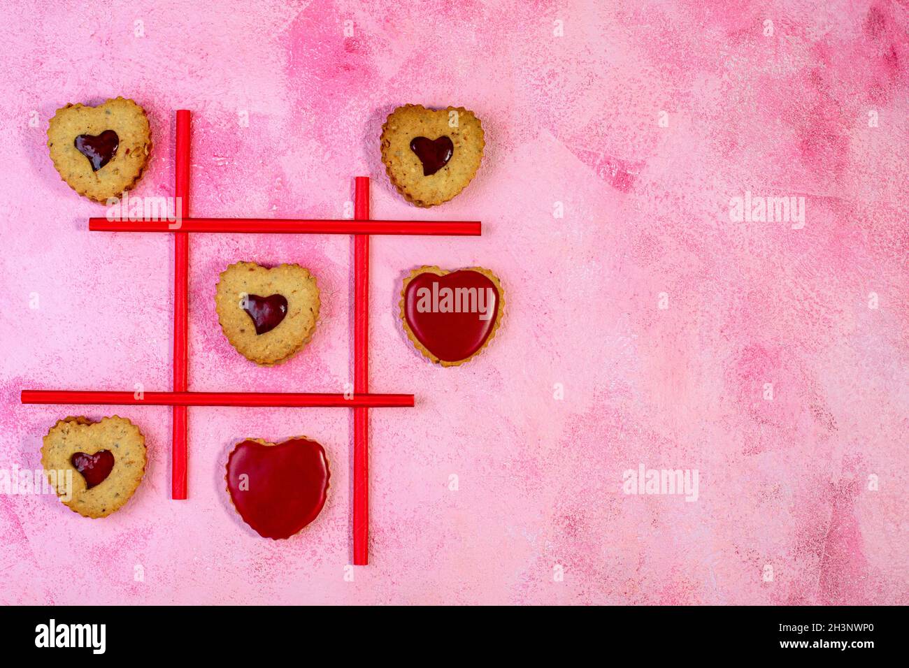 Linzer cookie gioco in TIC-TAC-TOE. Foto Stock