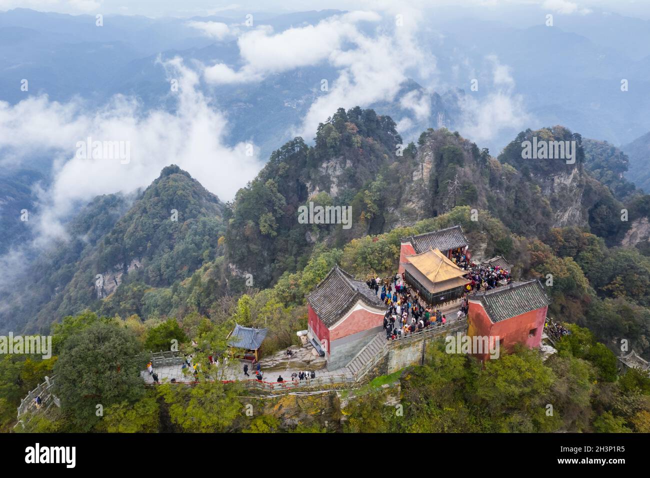 Vista aerea del palazzo d'oro sul monte wudang Foto Stock