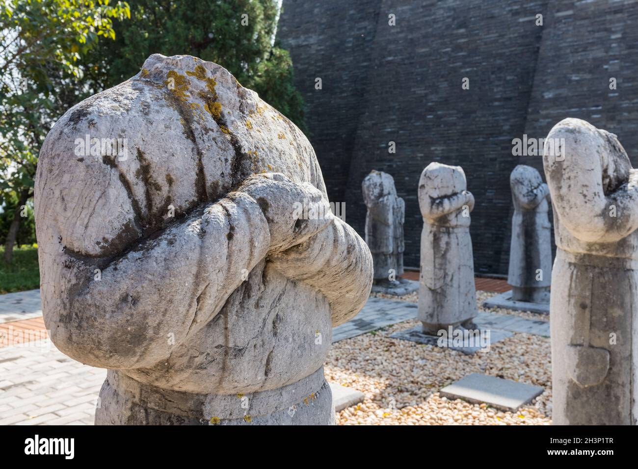 Statue in pietra di ambasciatori stranieri nel Mausoleo di qianling Foto Stock