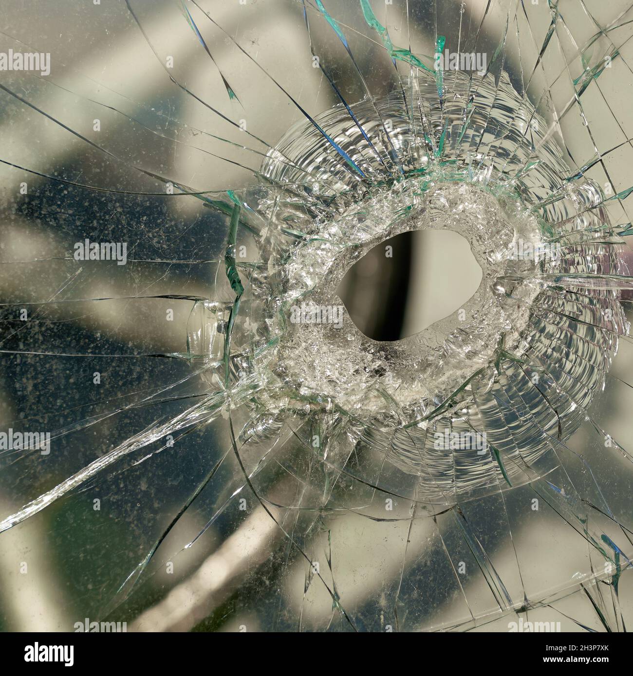 Finestra distrutta di un carro ferroviario storico nel porto di Magdeburg in Germania Foto Stock