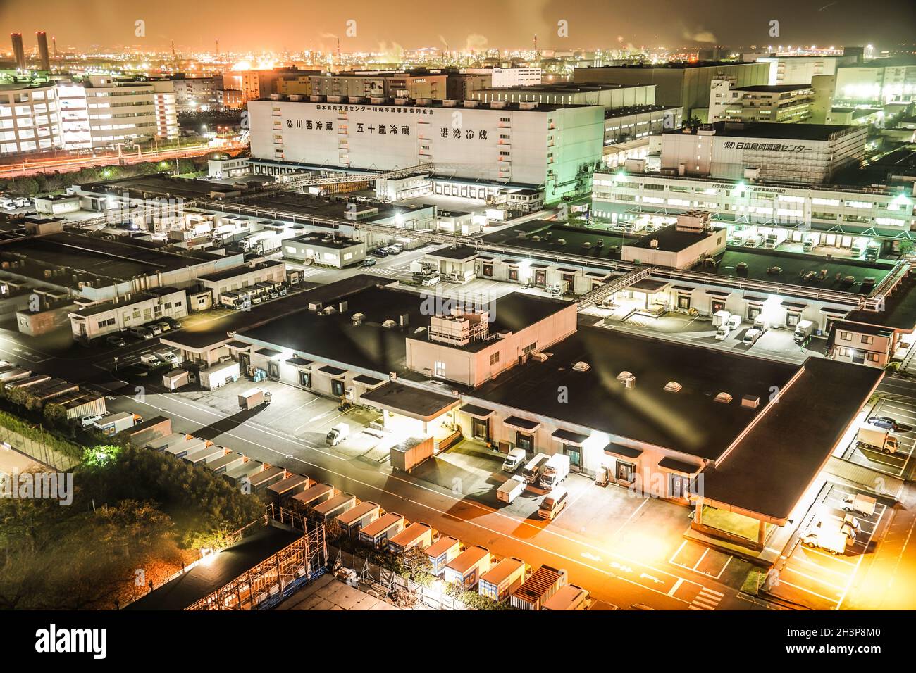Zona industriale di Keihin visibile dalla Kawasaki Marien (Kawasaki City, Prefettura di Kanagawa) Foto Stock