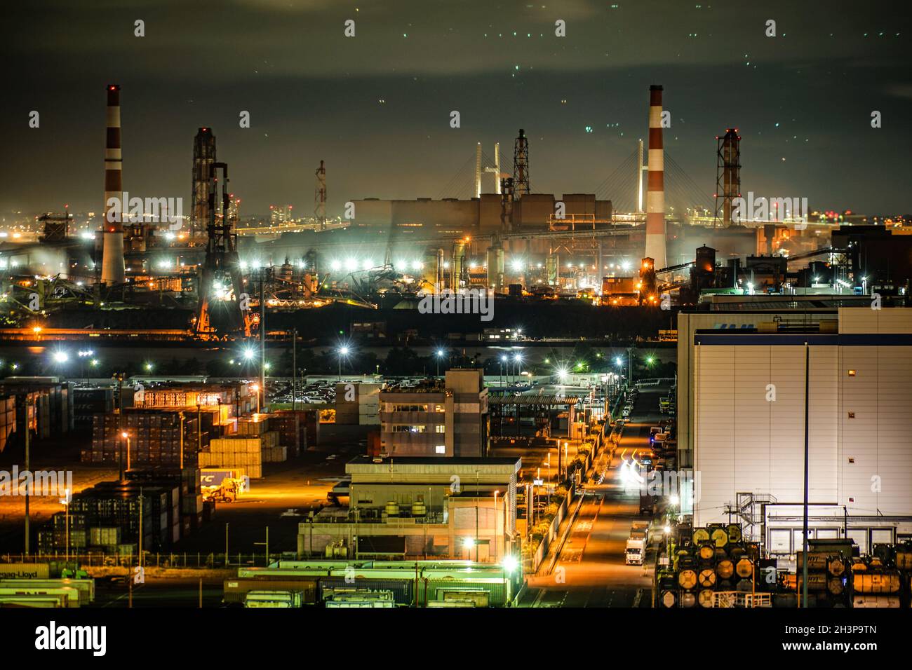 Vista notturna dello stabilimento della regione di Keihin (presa da Kawasaki Marien) Foto Stock