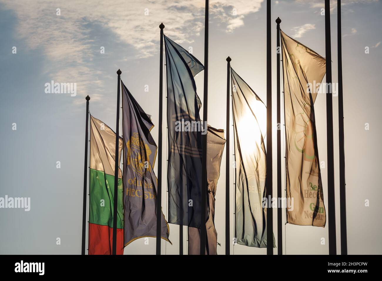 Bandiere sui flagpoli Foto Stock