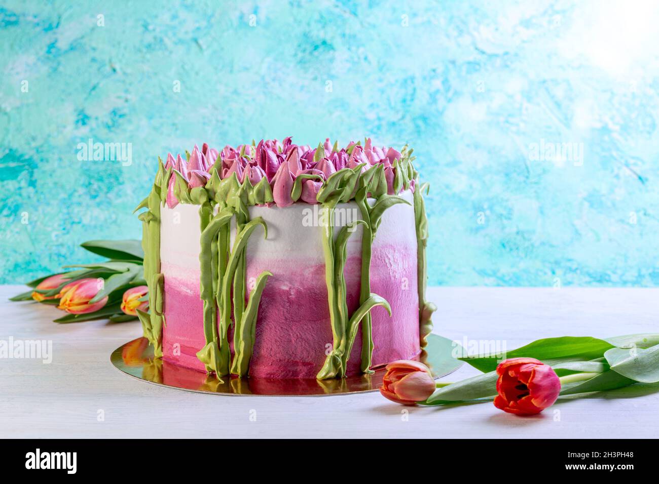 Bella torta con fiori di crema. Foto Stock