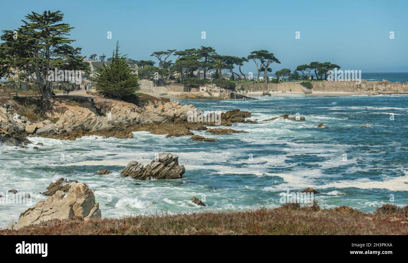 Giornata estiva panoramica a The Lovers Point, Pacific Grove California, Stati Uniti d'America. Foto Stock