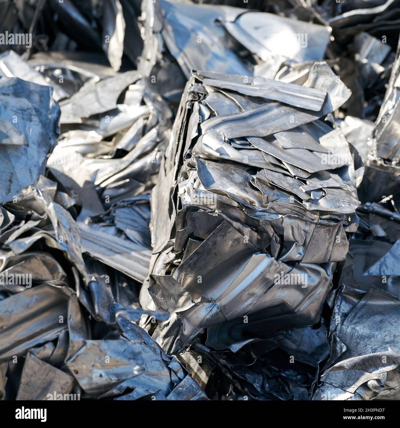 Rottami di metallo in un deposito di rottami nel porto in Magdeburgo in Germania Foto Stock