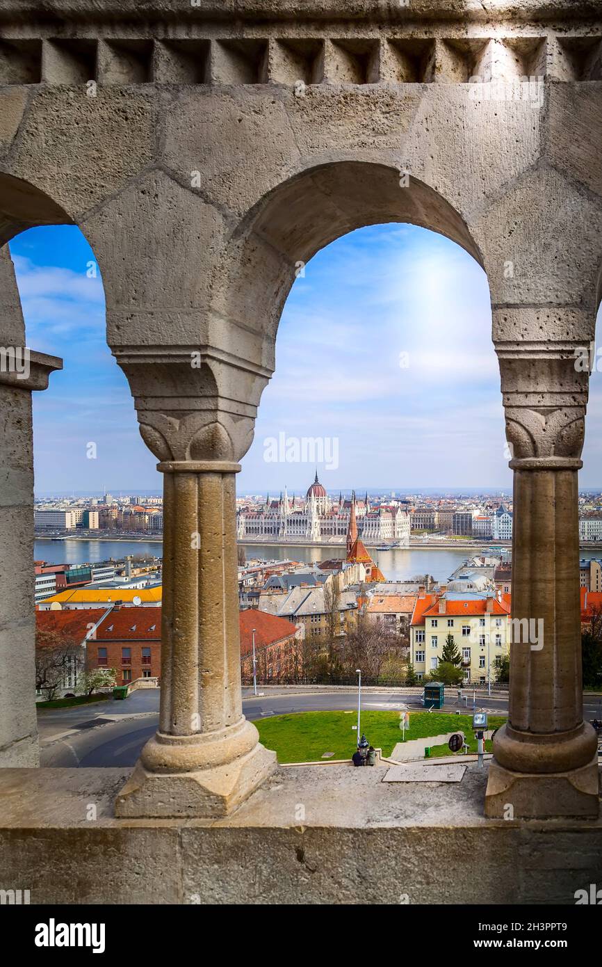 Budapest, Ungheria attraverso l'arco Foto Stock