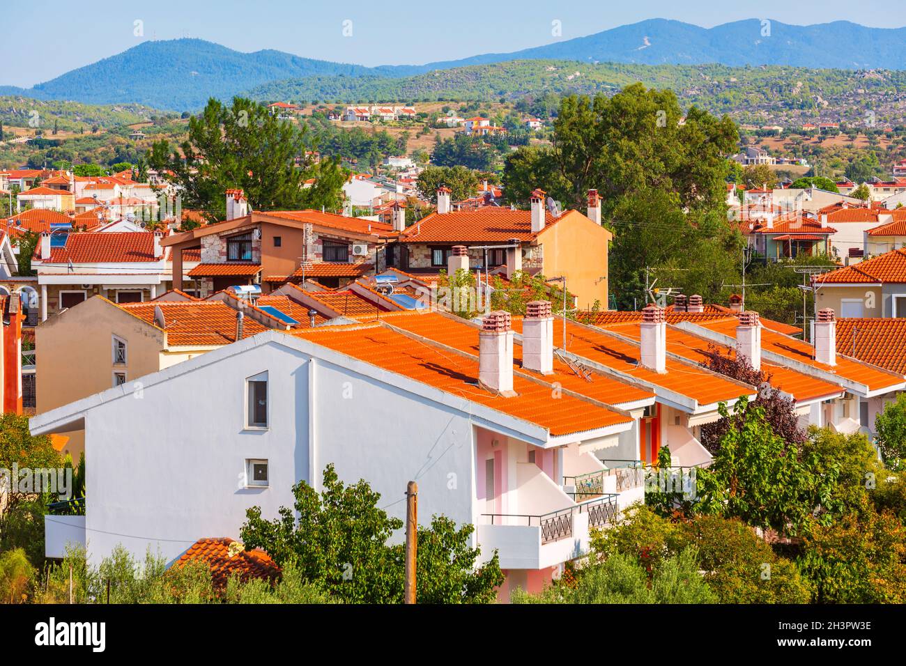 Nikiti, Sithonia, Grecia, fila di case Foto Stock
