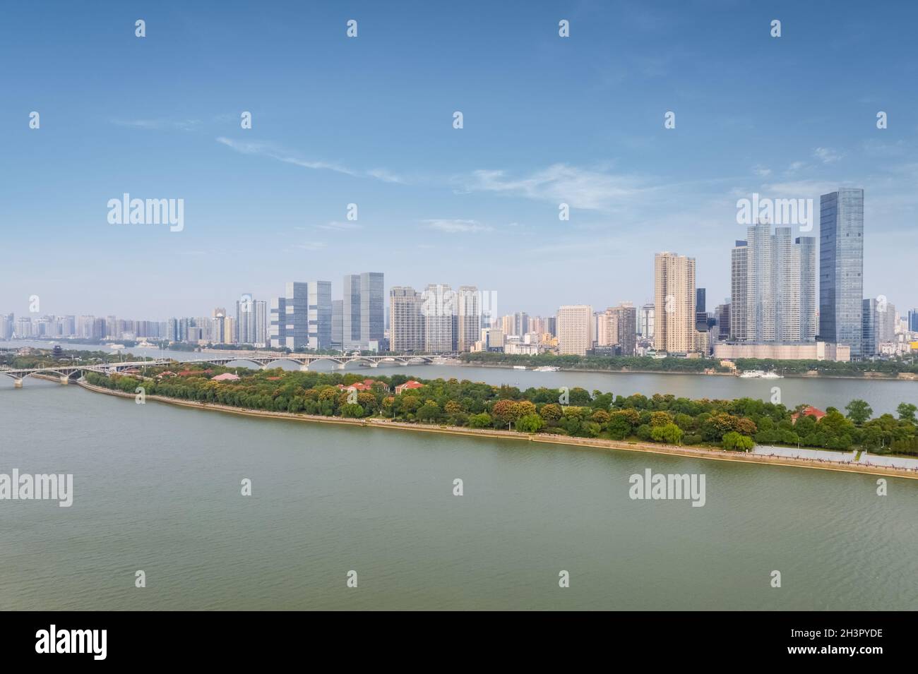 Lo skyline di Changsha e lo splendido fiume xiang Foto Stock
