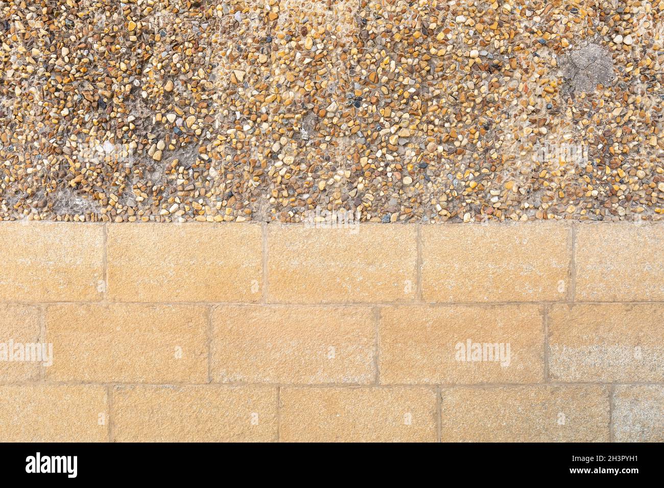 Muro di pietra e coperto di ciottoli Foto Stock