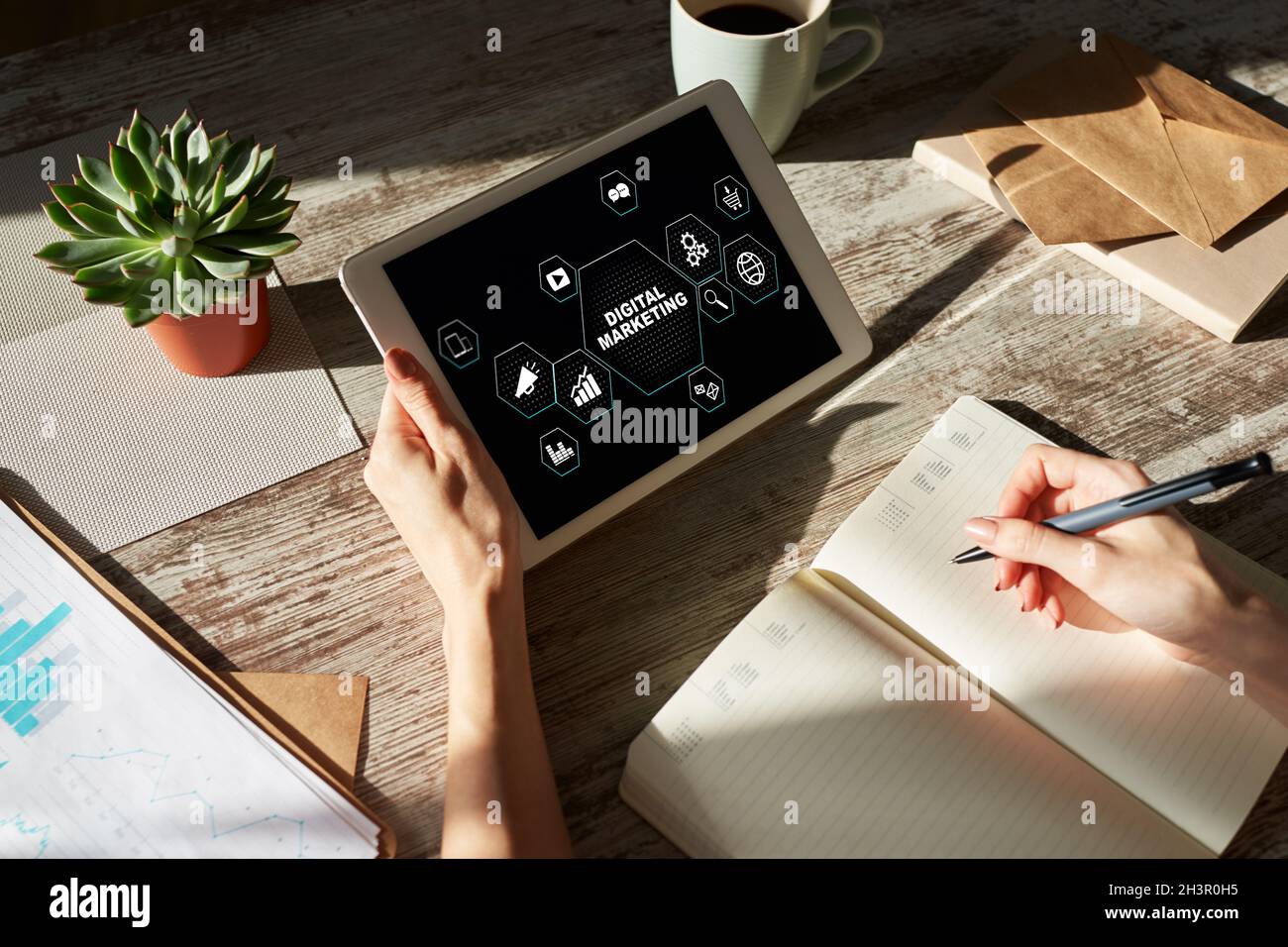 Concetto di marketing digitale sullo schermo. Business e Internet concetto. Foto Stock
