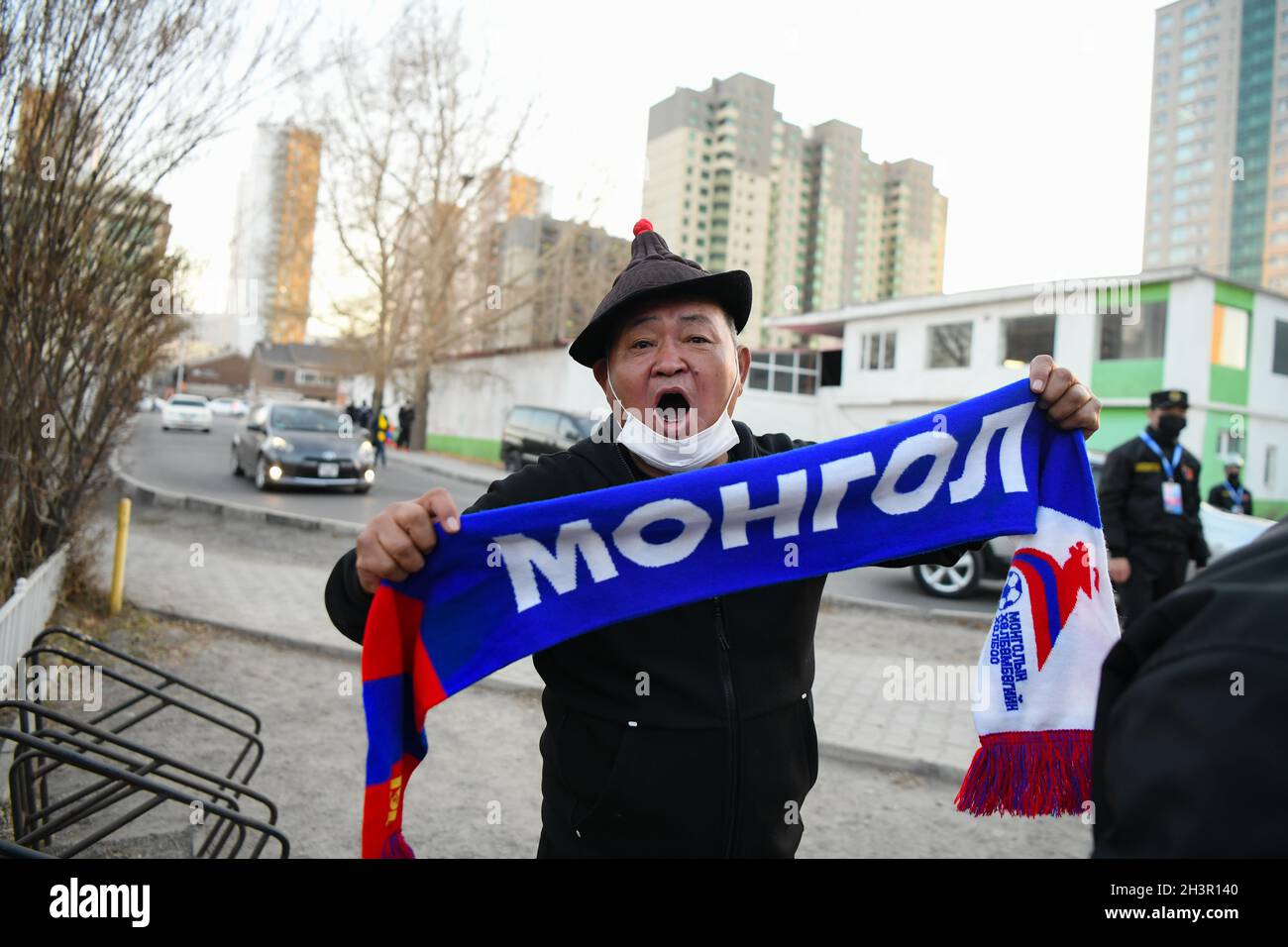 I fan della Mongolia si rallegrano durante il round di qualificazione AFC U23 Asian Cup Uzbekistan 2022 del Gruppo J tra Thailandia e Laos allo stadio MFF. (Punteggio finale; Thailandia 3:0 Laos) Foto Stock