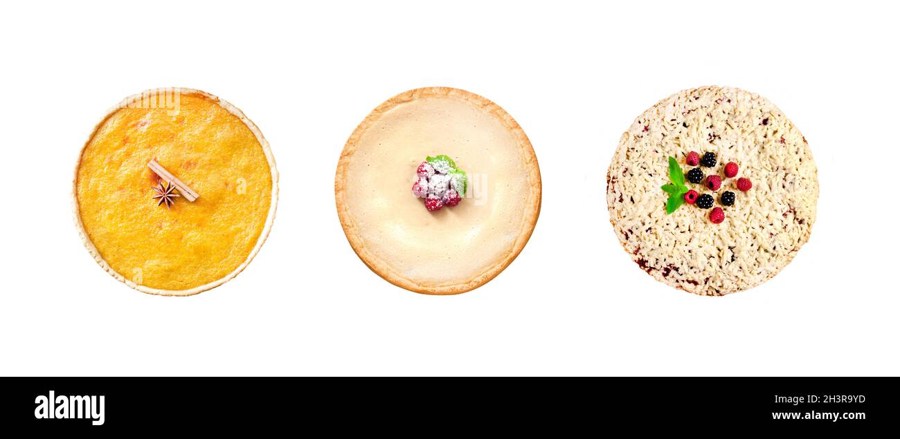 Collage di torte dolci isolato su sfondo bianco. Disposizione piatta, vista dall'alto Foto Stock