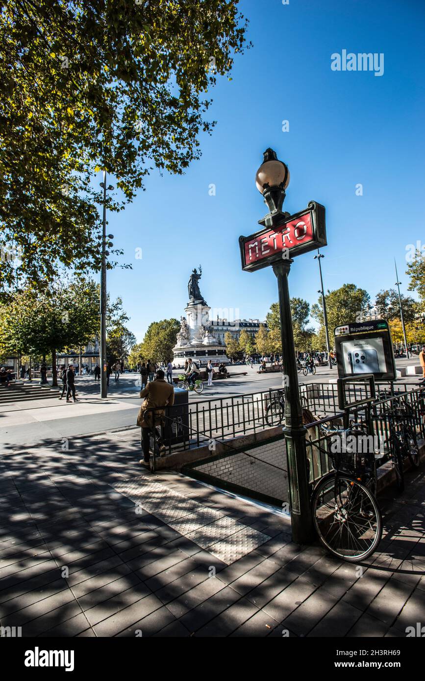 Fermata della metropolitana a Place de la République Foto Stock