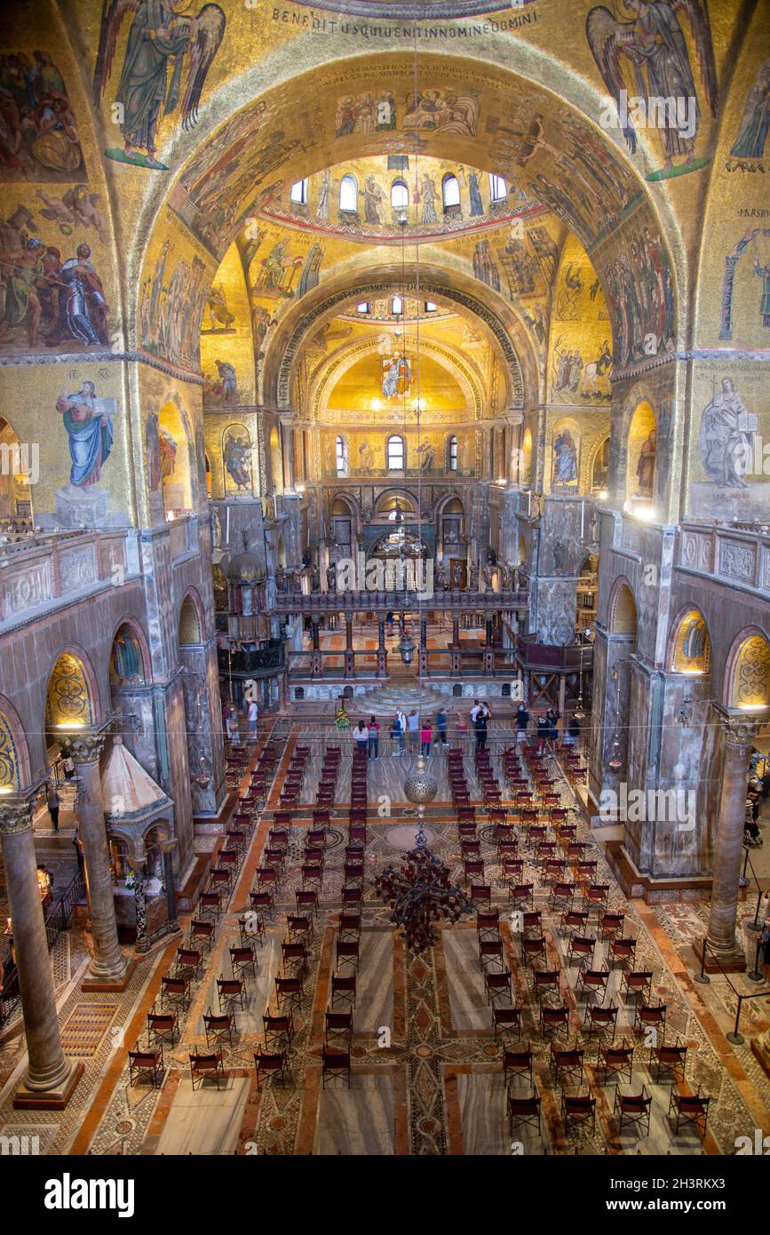 Interno della basilica in Piazza San Marco a Venezia Foto Stock