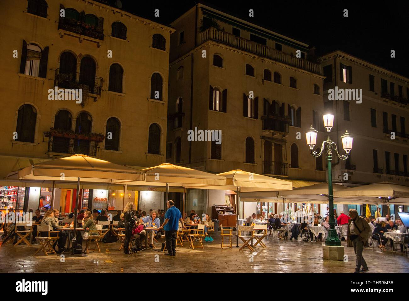Piazza San Marco in serata con terrazze, Venezia, Italia Foto Stock