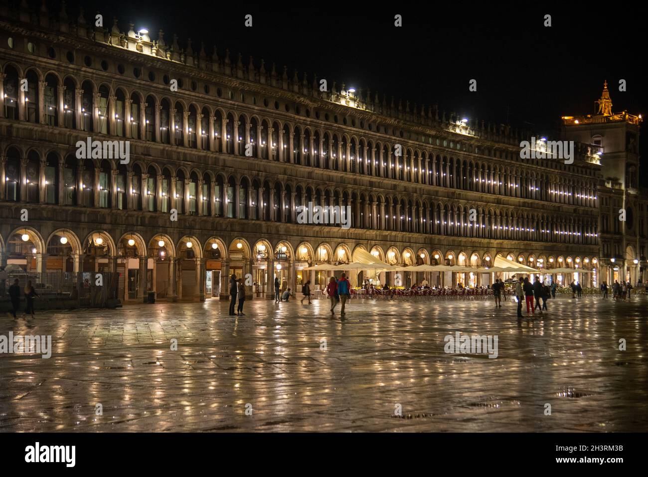 Piazza San Marco in serata con terrazze, Venezia, Italia Foto Stock