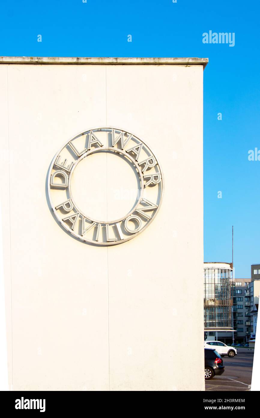 Logo del padiglione De la Warr a Bexhill on Sea progettato dall'architetto Erich Mendelsohn Foto Stock