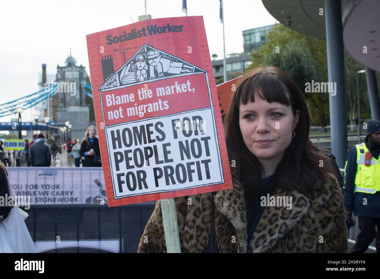 Londra, Regno Unito. 30 Ott 2021. 2021-10-30 City Hall, Londra, Regno Unito. Protesta non possiamo pagare, non pagheremo, la società estorsione ricatto inquilini e li ha tenuti in ostaggio. Voi unghi di paga ora? Innumerevoli vite in tutta la città sono rovinate. Chiediamo agli sviluppatori di pagare per risolvere il caos che hanno creato. Credit: Picture Capital/Alamy Live News Foto Stock