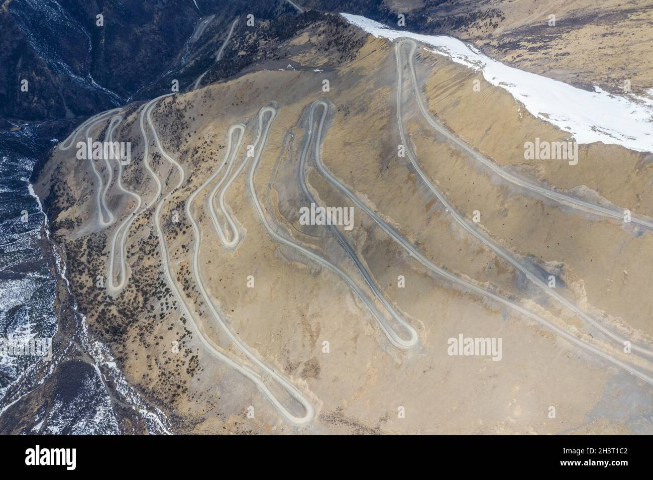 Vista aerea della strada accidentata Foto Stock