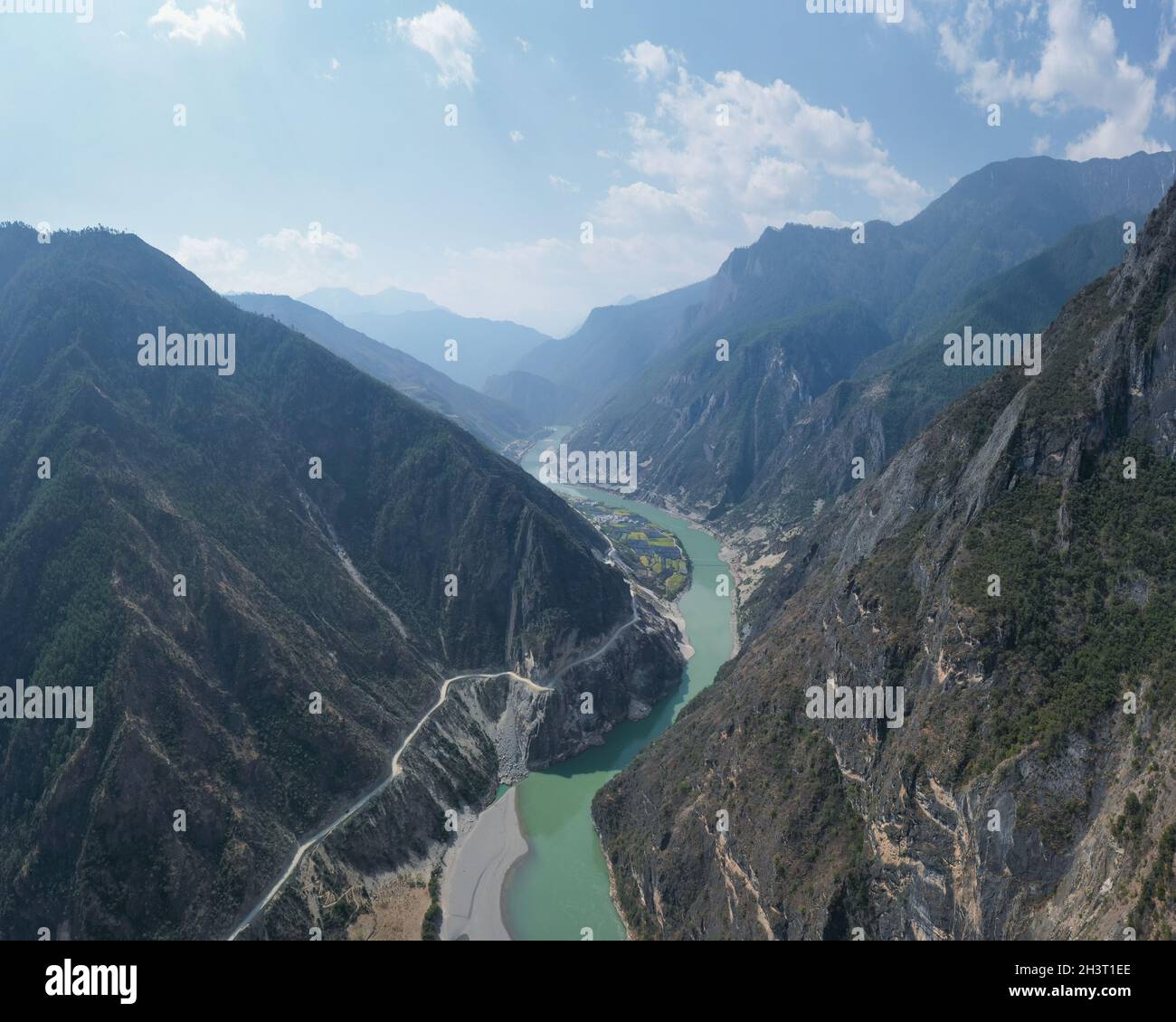 Il bellissimo paesaggio del fiume nujiang Foto Stock