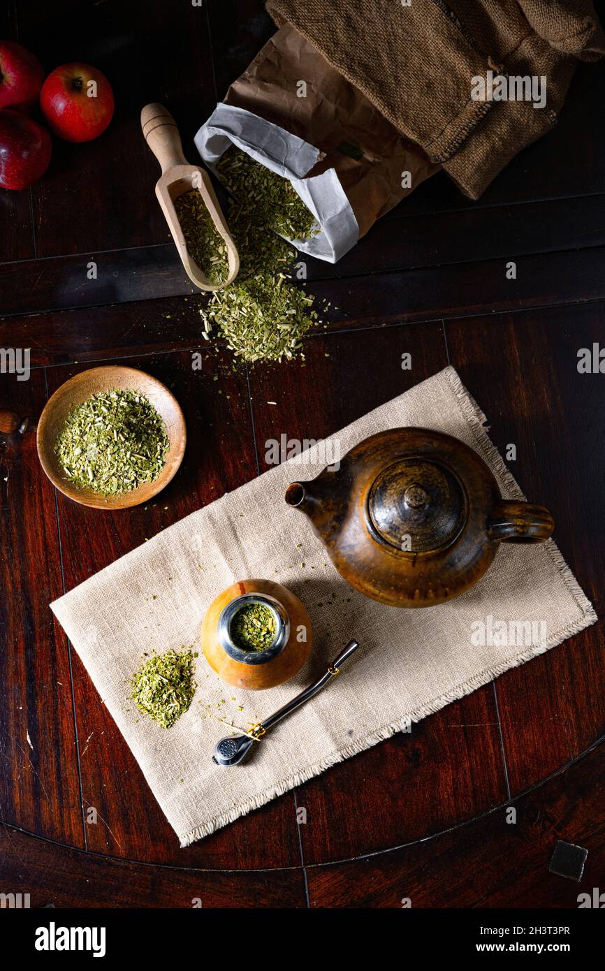 Preparare l'accoppiamento yerba con calabash e bombilla Foto Stock