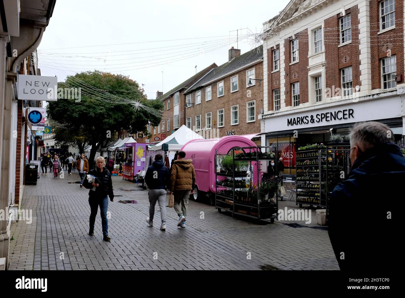città di canterbury shopping bancarelle, giorno del mercato, in rose lane, kent contea, regno unito 2021 ottobre Foto Stock