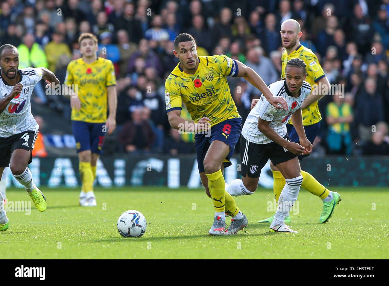 LONDRA, REGNO UNITO. 30 OTTOBRE Jake Livermore di West Bromwich Albion in palla durante la partita del Campionato Sky Bet tra Fulham e West Bromwich Albion a Craven Cottage, Londra sabato 30 Ottobre 2021. (Credit: Tom West | MI News) Credit: MI News & Sport /Alamy Live News Foto Stock