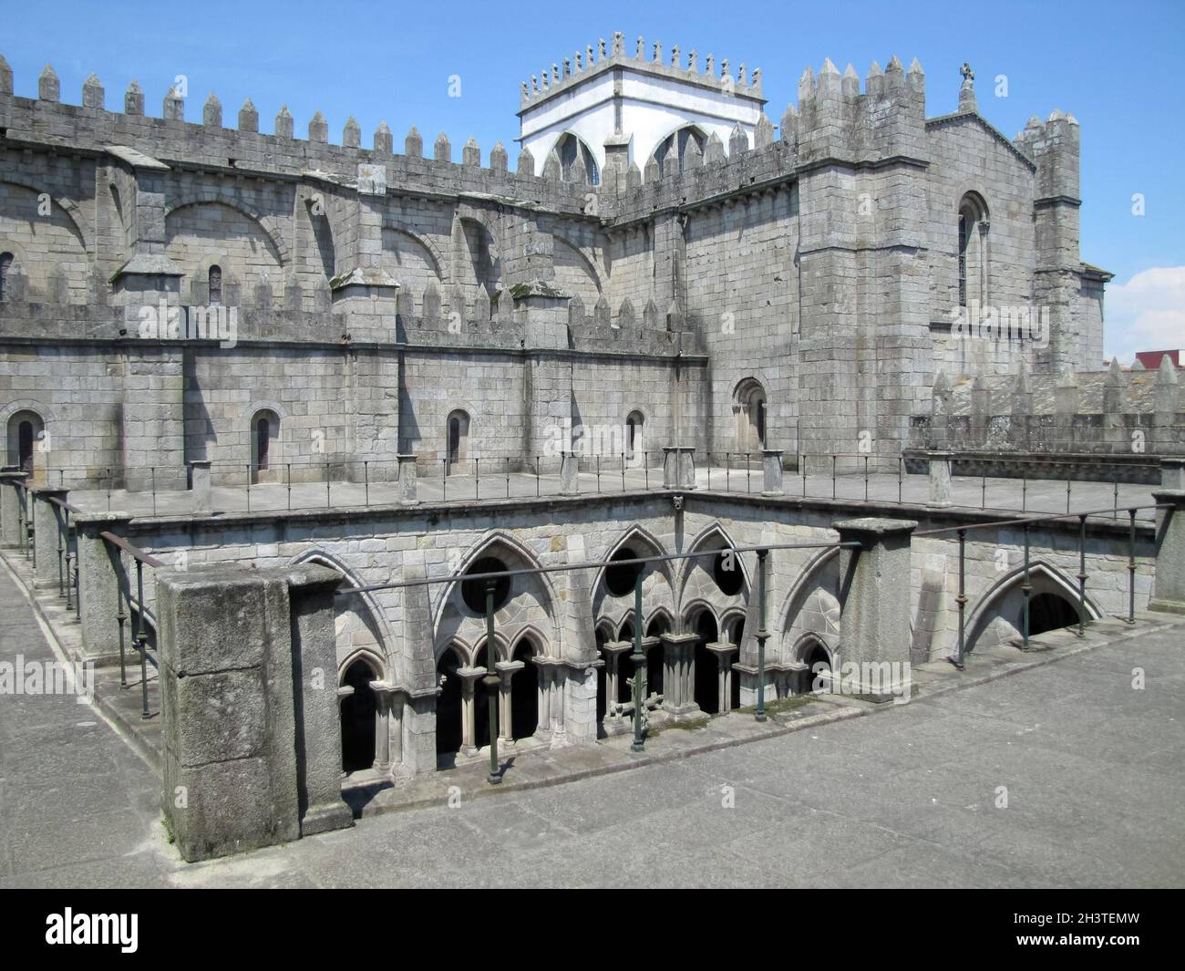 Architettura della città di Porto in Portogallo. Edifici e strade della città. Foto Stock