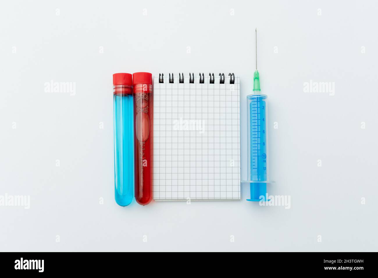 Note di ricerca prevenzione dei virus, pianificazione delle procedure mediche, test dei campioni di virus, scrittura di nota importante, raccolta di medicinali Foto Stock