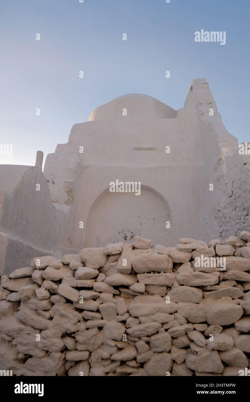 Panagia Paraportiani Isola di Mykonos famosa vecchia chiesa, all'alba. CICLADI, Grecia. Cappella greca, simbolo di religione cristiana ortodossa, landmar turistico Foto Stock